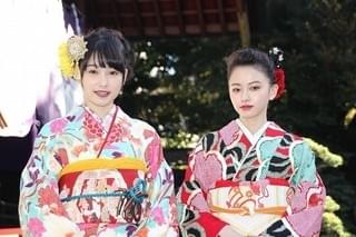 山本舞香＆桜井日奈子、艶やか晴れ着姿披露！20歳で迎えた2018年の抱負は？