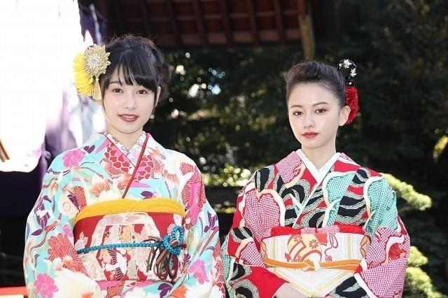 山本舞香＆桜井日奈子、艶やか晴れ着姿披露！20歳で迎えた2018年の抱負は？