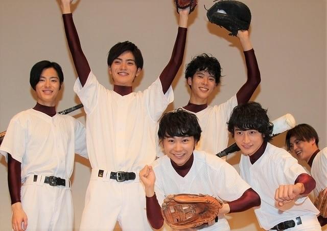 須賀健太、学生時代はキング・オブ・バカ？小関裕太＆山本涼介にいじられる