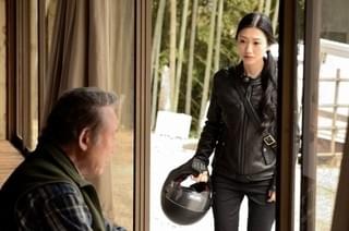 壇蜜、バイク運転姿初披露！「星めぐりの町」場面写真一挙公開