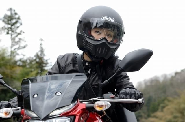 壇蜜、バイク運転姿初披露！「星めぐりの町」場面写真一挙公開