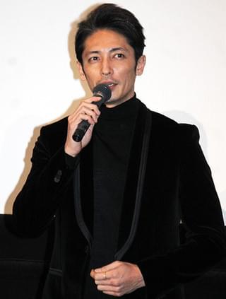 玉木宏、サプライズ誕生日の“肉ケーキ”に舌鼓も「写真にどう写るか心配」