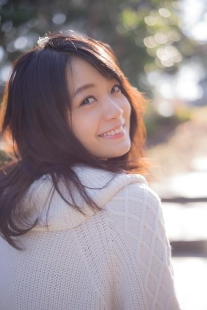 乃木坂46卒業から1年、深川麻衣が初フォトマガジン発売！私物やイラストなど多数披露