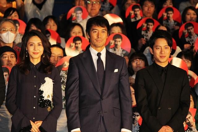 阿部寛、8年続いた「新参者」完結に感無量 相棒・溝端淳平の熱い涙にガッチリ抱擁