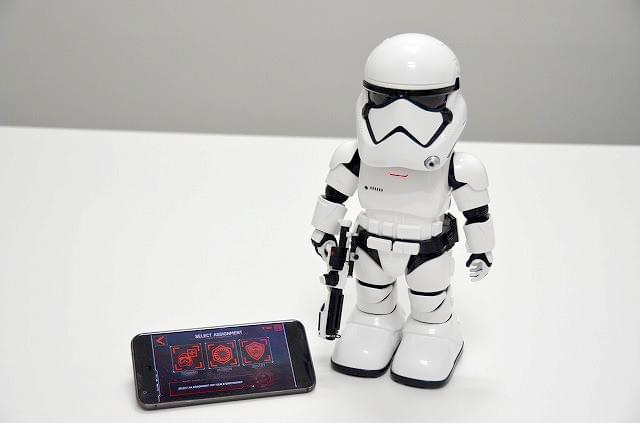 ストームトルーパーのコミュニ ケーションロボットで遊んでみた！