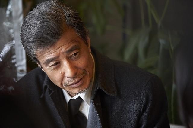 無精ひげを生やして役作りを行った舘