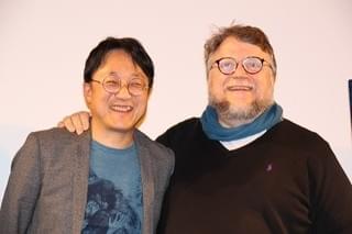 「シェイプ・オブ・ウォーター」デル・トロ監督、ファンと積極交流＆即席サイン会実施！