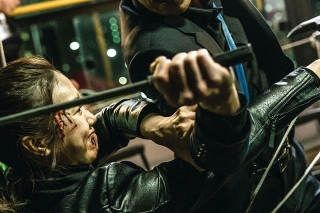 「悪女」本編冒頭映像5分間公開！圧巻の“主観アクション”がさく裂