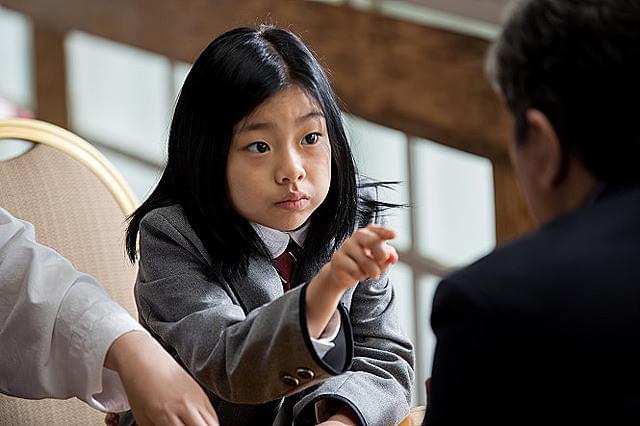 少女の占い師に市長もタジタジ…