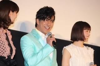 綾瀬はるか、密かな夢は「世界平和！」 北村一輝はハンサムぶりを発揮