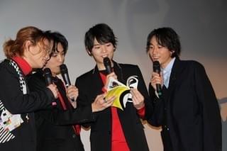 「曇天に笑う」三男坊・若山耀人の司会ぶり、古川雄輝＆桐山漣が目を細める