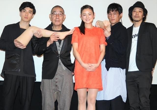 片山萌美、谷崎の“魔性の足”再現に苦労「映画の半分以上足を舐められてる」
