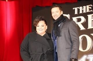 ヒュー・ジャックマン来日！ファン優先の神対応に会場熱狂