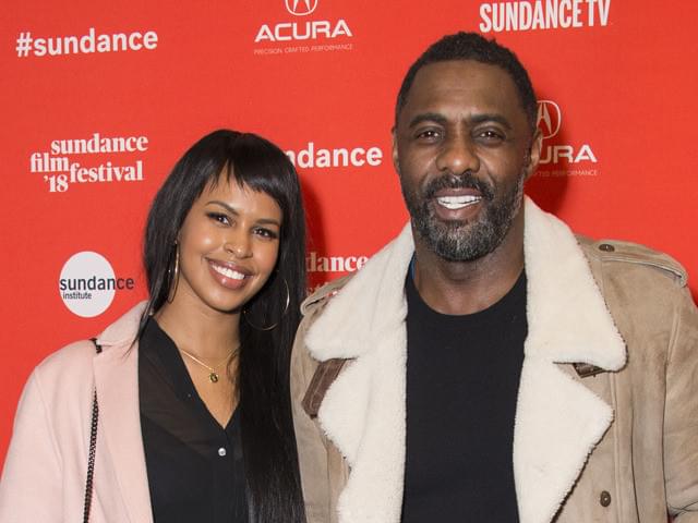 イドリス・エルバが公開プロポーズ＆婚約 監督デビュー作のプレミアで