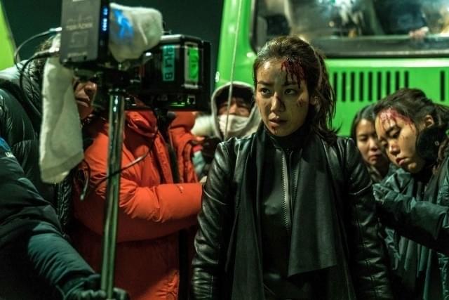 「悪女」舞台裏映像公開！狂気のアクションの撮影方法が判明