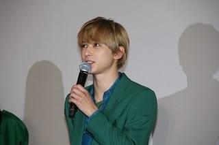 二階堂ふみ＆吉沢亮、小沢健二のサプライズメッセージに「感無量です」