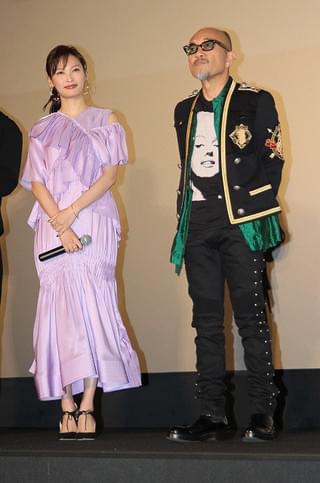 知英が上に乗り…竹中直人の新ギャグ“目を開けて眠る人”誕生!?