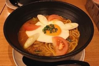 【映画メシ!】池袋・新文芸坐スタッフを魅了するネパール式カレーヌードルとは!?