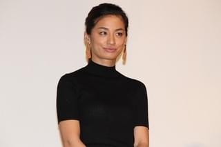 柄本佑、本気の女装に自信あり？前田敦子は「別に綺麗じゃない」と一刀両断