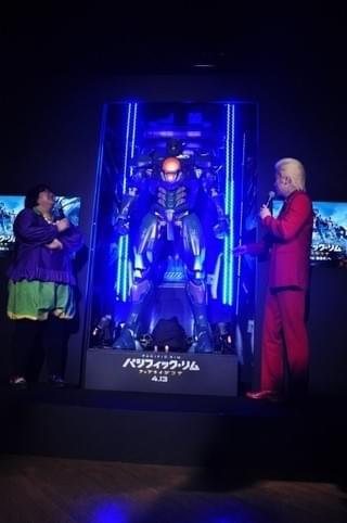 「パシリム」続編でイェーガー役！カズレーザー、アフレコ失敗も「ロボットらしい」と高評価