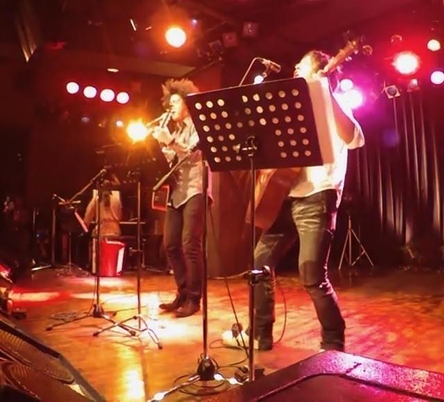 主題歌は道尾秀介&谷本賢一郎の 音楽ユニット「DEN」