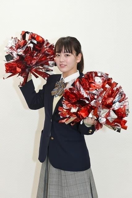 主演の土屋太鳳と笑顔でダンス！