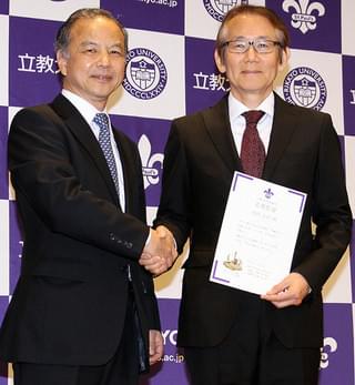 周防正行監督、出世作「シコふんじゃった。」の母校・立大相撲部の名誉監督に就任