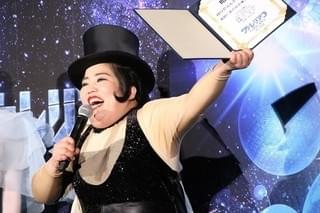 来日したリュック・ベッソン、ネタ全開のゆりやんに“笑撃”「彼女はエイリアン」