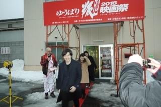 「ゆうばりファンタ」に対抗 「ゆうばり叛逆映画祭」開幕 映画祭史上最狭？のレッドカーペット