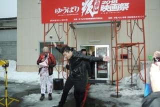 「ゆうばりファンタ」に対抗 「ゆうばり叛逆映画祭」開幕 映画祭史上最狭？のレッドカーペット