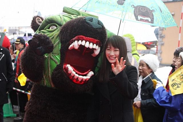 ゆうばり国際ファンタスティック映画祭2018開幕！川栄李奈らがメロン熊の餌食に?!