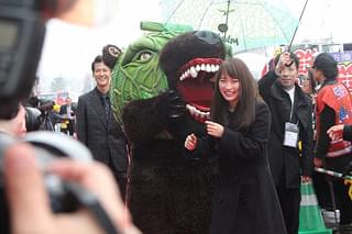 ゆうばり国際ファンタスティック映画祭2018開幕！川栄李奈らがメロン熊の餌食に?!