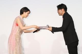 広瀬すず「ちはやふる」卒業に爽快な笑顔！萌音＆美青＆果耶は涙ポロリ