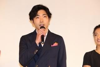 エロ雑誌の編集orストリーキング…柄本佑らが“究極の選択”に回答