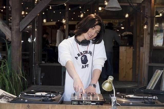 三浦春馬が90年代のロン毛に！大根仁監督作「SUNNY」にリリー･フランキーら出演