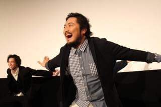 福士蒼汰＆中山優馬「曇天に笑う」初日に“曇天ダンス”披露