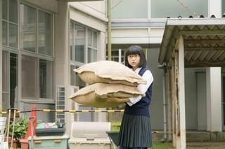 中条あやみが“マジギレ壁ドン”披露！最高の仲間と全力で挑んだ「3D彼女」