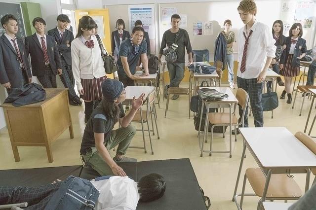 中条あやみが“マジギレ壁ドン”披露！最高の仲間と全力で挑んだ「3D彼女」