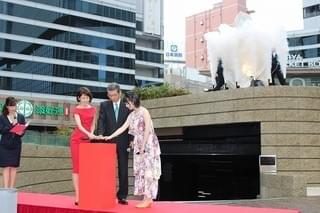 「新・ゴジラ像」が日比谷に上陸！沢口靖子＆浜辺美波、迫力の造形に驚嘆