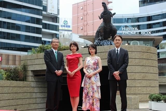 「新・ゴジラ像」が日比谷に上陸！沢口靖子＆浜辺美波、迫力の造形に驚嘆