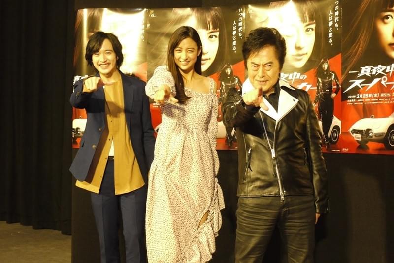 山本美月、ボンドカーの2000GTに乗った！憧れの唐沢寿明との共演を堪能