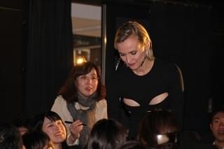 D・クルーガー、小島秀夫との初対面をセッティングしたのは恋人ノーマン・リーダス！