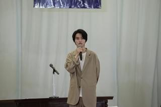 山崎賢人、卒業式にサプライズ登場！生徒300人の校歌斉唱に「泣きそうになった」