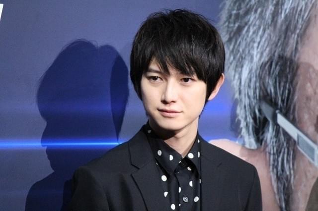 木梨憲武「いぬやしき」現場で“焼き鳥屋“開店！ 肉体改造中の佐藤健も舌鼓