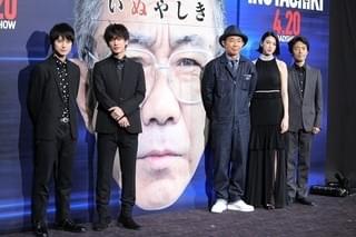 木梨憲武「いぬやしき」現場で“焼き鳥屋“開店！ 肉体改造中の佐藤健も舌鼓