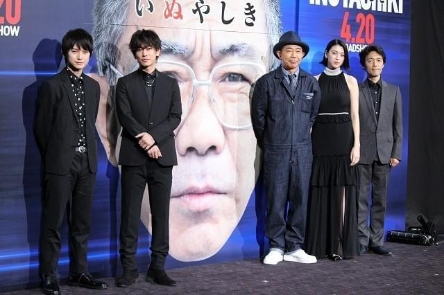 木梨憲武「いぬやしき」現場で“焼き鳥屋“開店！ 肉体改造中の佐藤健も舌鼓