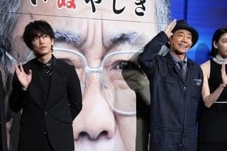 木梨憲武「いぬやしき」現場で“焼き鳥屋“開店！ 肉体改造中の佐藤健も舌鼓