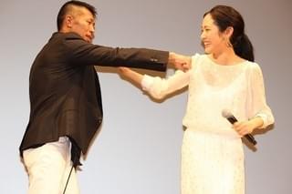 阿部純子、内山高志の“パワー1％”クロスカウンターに大興奮！