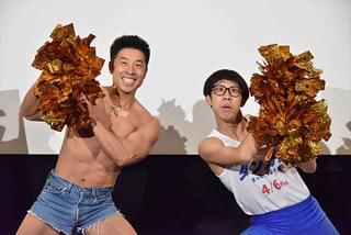 “タンクトップ芸人”2トップ、ひょっこり&筋肉ダンスで「ダンガル」熱烈応援!