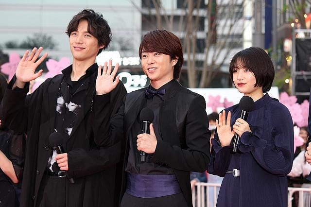 ファン1000人は大歓声